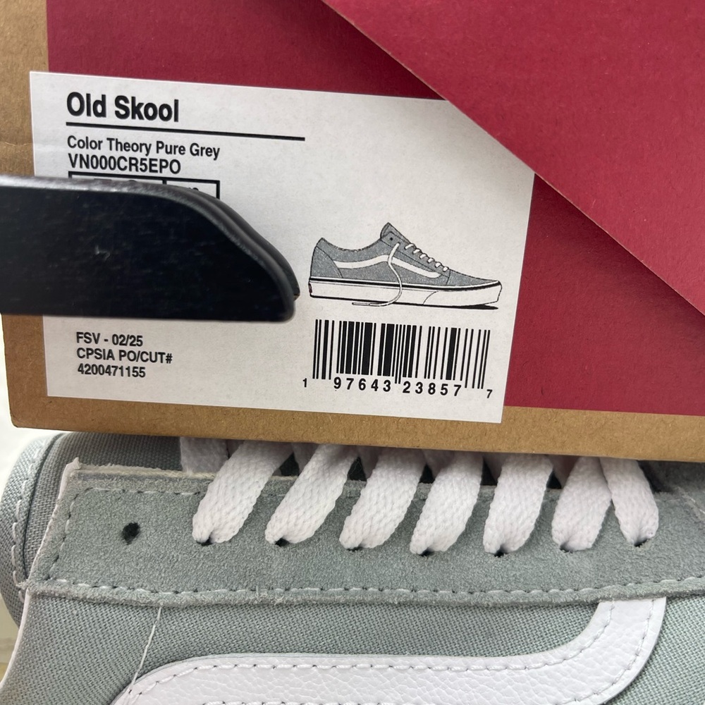 Vans WMNS Old Skool
Color Theory Pure Grey
VNO00CR5EPO Sneakers - Picture 16 of 16
